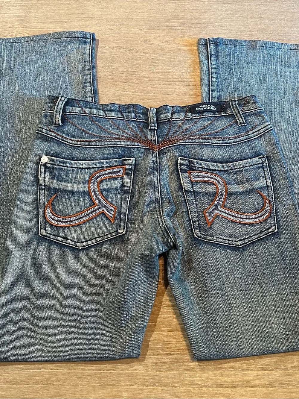New With Tags (NWT) authentic vintage Rock & Republic women's mid/low-rise flare